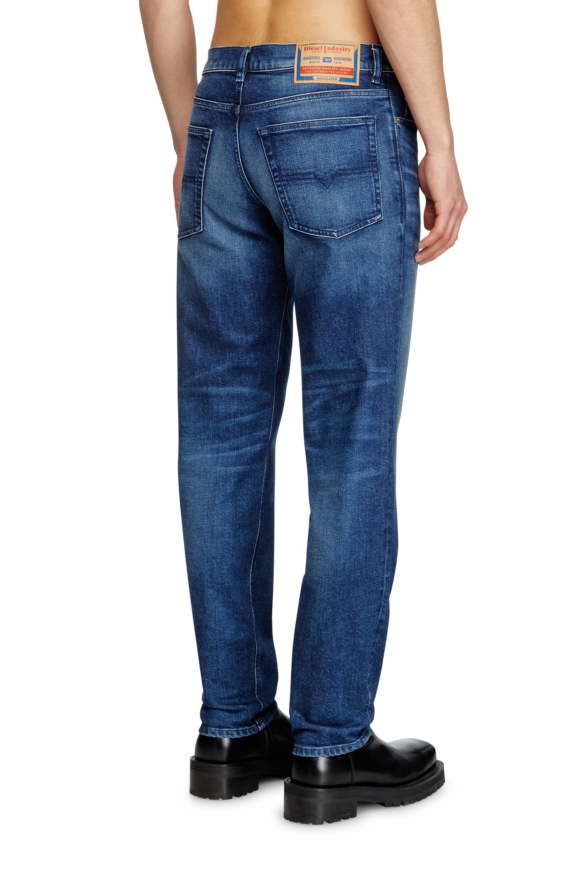 Diesel - Regular Jeans 2023 D-Finitive 09L51 Homme, Bleu Foncé - Image 4