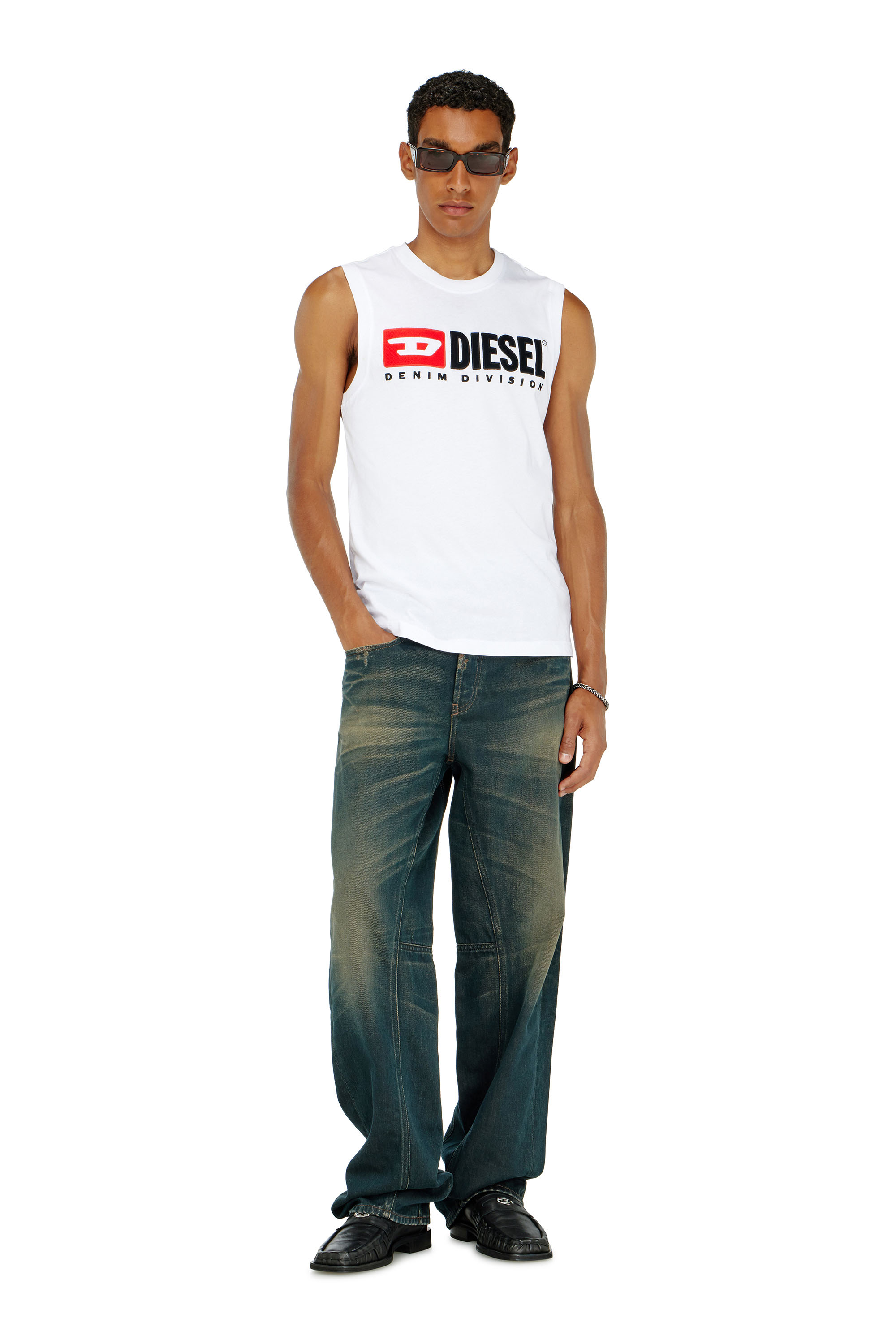 Diesel - T-ISCO-DIV, D&eacute;bardeur avec logo imprim&eacute; sur le devant Homme in Blanc - 2
