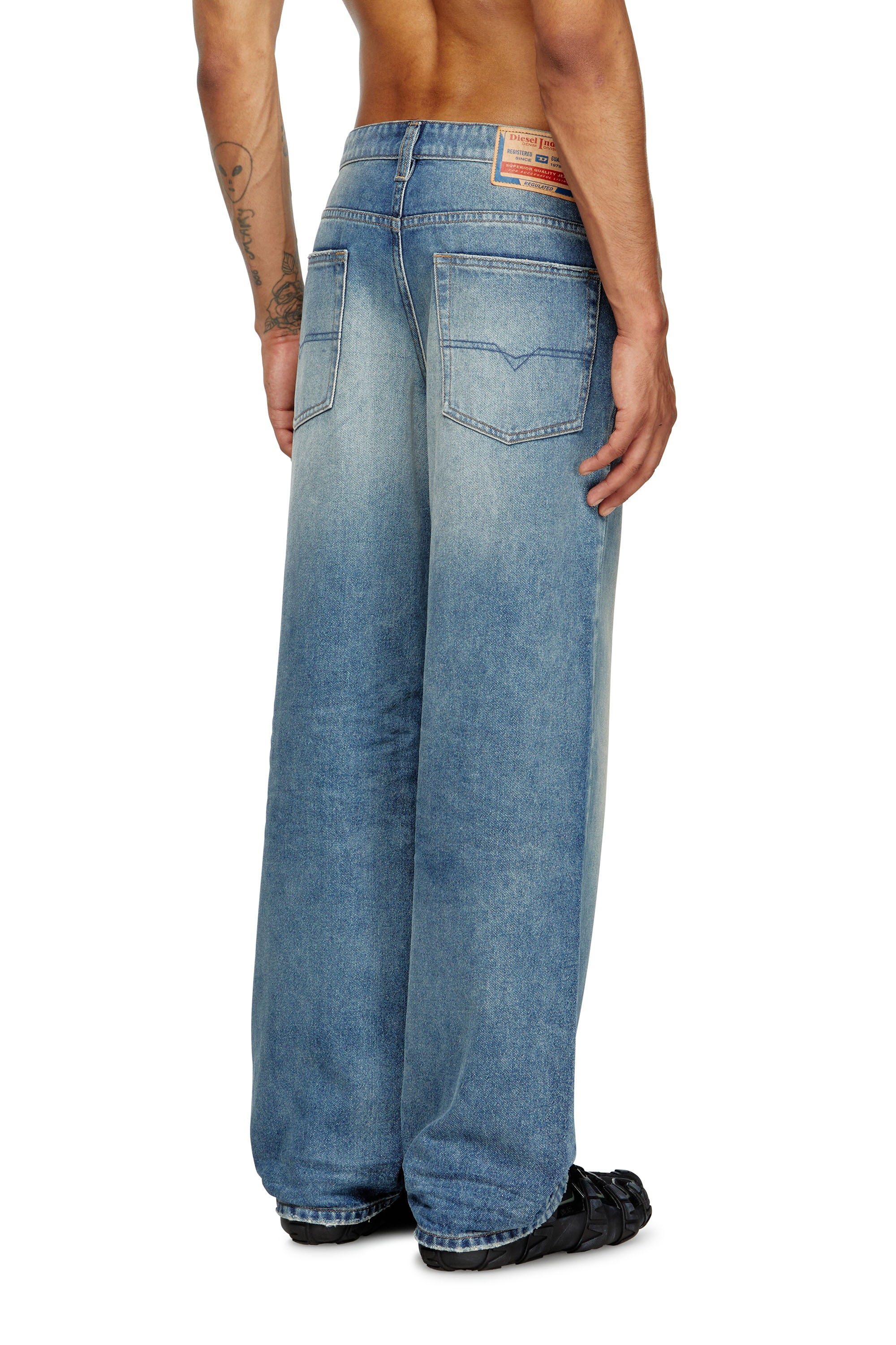 Diesel - Relaxed Jeans 2001 D-Macro 0DBEB Homme, Bleu moyen - Image 4